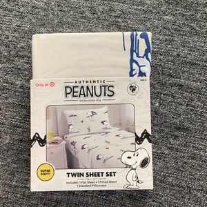 Peanuts Blue and White Snoopy Twin Sheet Set